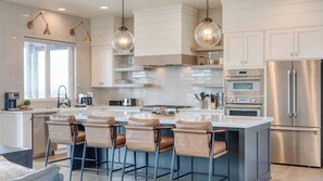 Refrigerador, microondas, horno, cafetera/tetera