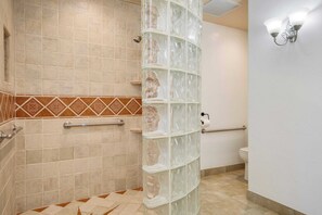 Free toiletries, towels, soap, shampoo - Lakeview Big Bear Cabin With Hot Tub, Deck, Fire Pit & Game Room (Big Bear Lake)