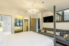 2 bedrooms, free cots/infant beds, bed sheets - New San Juan 303 by Avantstay Modern Penthouse w/ Deck Overlooking Main Street (Telluride)