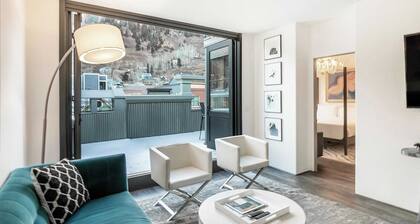 New San Juan 303 by Avantstay Modern Penthouse w/ Deck Overlooking Main Street