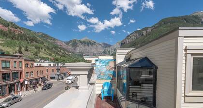 New San Juan 303 by Avantstay Modern Penthouse w/ Deck Overlooking Main Street