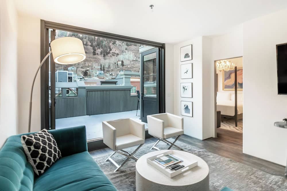 New San Juan 303 by Avantstay Modern Penthouse w/ Deck Overlooking Main Street - Ironton, CO