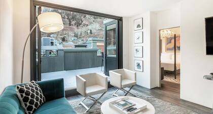 New San Juan 303 by Avantstay Modern Penthouse w/ Deck Overlooking Main Street