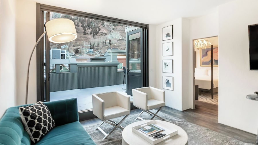 New San Juan 303 by Avantstay Modern Penthouse w/ Deck Overlooking Main Street