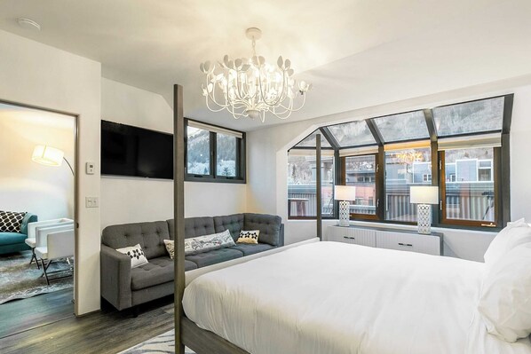 2 bedrooms, free cots/infant beds, bed sheets - New San Juan 303 by Avantstay Modern Penthouse w/ Deck Overlooking Main Street (Telluride)