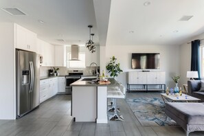 Casa (6 Bedrooms) | Cucina privata | Frigorifero, microonde, forno, piano cottura