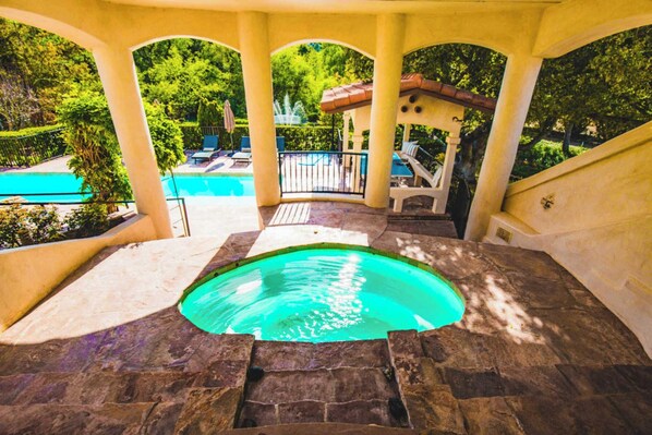Vila (Multiple Bedrooms) | Parte interna
