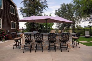 Villa (5 Bedrooms) | Interior - Chateau Syrah by Avantstay Picturesque Estate w/ Pool, Hot Tub, Table Tennis & Pool Table New Pickleball Court + Basketball Hoop (Temecula)