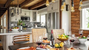 A modern kitchen with white cabinets, a central island, and hanging light fixtures. - Chateau Syrah by Avantstay Picturesque Estate w/ Pool, Hot Tub, Table Tennis & Pool Table New Pickleball Court + Basketball Hoop (Temecula)