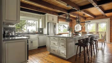 Villa (5 Bedrooms) | Privékeuken | Een koelkast, een microgolfoven, een oven, een kookplaat