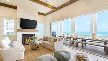 Casa (Multiple Bedrooms) | Área de estar | TV 55 polegadas com canais digitais, mesa de pingue-pongue