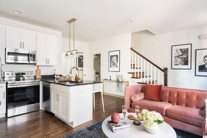 Interior - Hart Suite 16 by Avantstay Gorgeous Town House w/ Modern Amenities in Nashville! (Nashville)