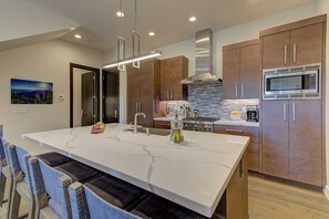 Interior - Juniper Landing 3 Bedroom by Avantstay Condo in Park City Mountain Resort w/ Pool, Hot Tub & Gym (Park City)