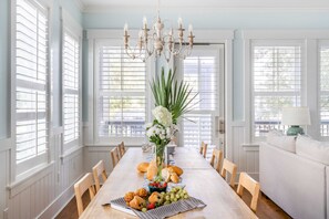 Interior - Pearl by Avantstay Idyllic Seaside Getaway w/ 2 Large Decks & Lush Garden (Santa Rosa Beach)
