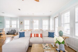 Interior - Pearl by Avantstay Idyllic Seaside Getaway w/ 2 Large Decks & Lush Garden (Santa Rosa Beach)