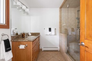 Bathtub, free toiletries, towels, soap