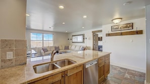 Fridge, microwave, oven, stovetop - Resort Plaza #5061 by Avantstay Located in Park City Mountain Resort Close to the Slopes! (Park City)