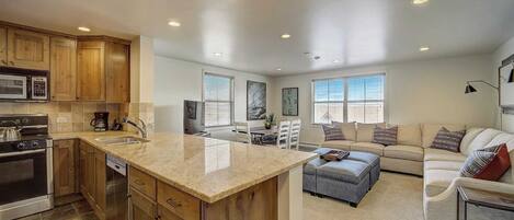 Apartment (3 Bedrooms) | Front of property