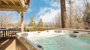 House (6 Bedrooms) | Interior