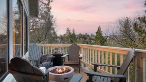 House (6 Bedrooms) | Interior