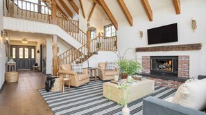 House (6 Bedrooms) | Interior