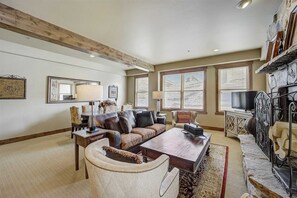Apartment (2 Bedrooms) | Interior - Mont Cervin #22 by Avantstay Luxury Ski in Ski out Home in Park City! (Park City)