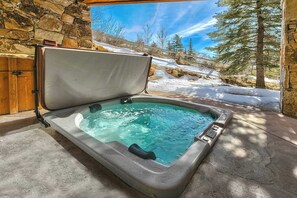 Interior - Telemark Luxury Retreat by Avantstay Stunning Views w/ Hot Tub, Theatre Room and Pool Table! (Park City)
