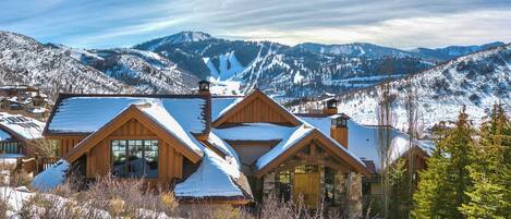 Vila (6 Bedrooms) | Bagian depan properti