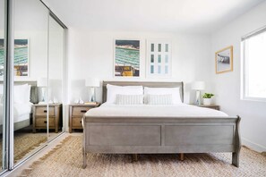 9 bedrooms, iron/ironing board, travel crib - Sonrisa 3 Unit Buyout by Avantstay 10 Min From Belmont Park (San Diego)