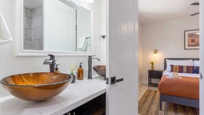 A modern bathroom with a large vessel sink, a mirror, and a toilet. - Rosario by Avantstay10mins to Old Town Scottsdale (Scottsdale)