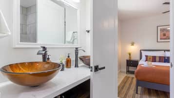 Casa (4 Bedrooms) | Banheiro | Produtos de toalete grátis, toalhas de banho, sabonete, shampoo