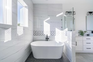 Interior - Rendezvous by Avantstay Modern Haven w/ Game Room, Roof Top, Pool & Close to Beach! (Miramar Beach)