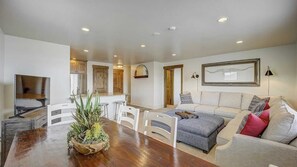 Apartment (3 Bedrooms) | Interior - Resort Plaza #5037 by Avantstay Located in Park City Mountain Resort w/ Mountain Views (Park City)