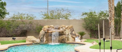 Villa (4 Bedrooms) | Front of property