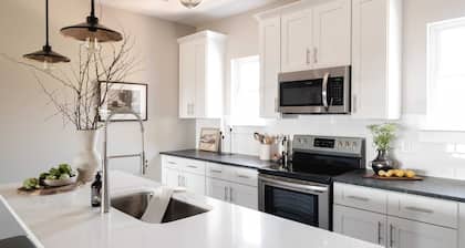 Chesney by Avantstay Contemporary East Nashville Home w/ Southern Flare