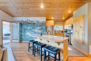 Talo (4 Bedrooms) | Sisätilat