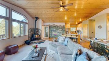 House (4 Bedrooms) | Interior