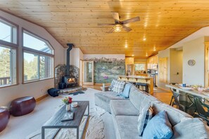 House (4 Bedrooms) | Interior - Golden Summit by Avantstay Stunning Secluded Cabin w/ Access to Tahoe Donner (Truckee)