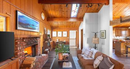 Turtlebear by Avantstay Stunning Character Cabin w/ Entertainers Patio & Table Tennis!