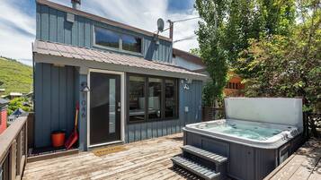 House (3 Bedrooms) | Front of property