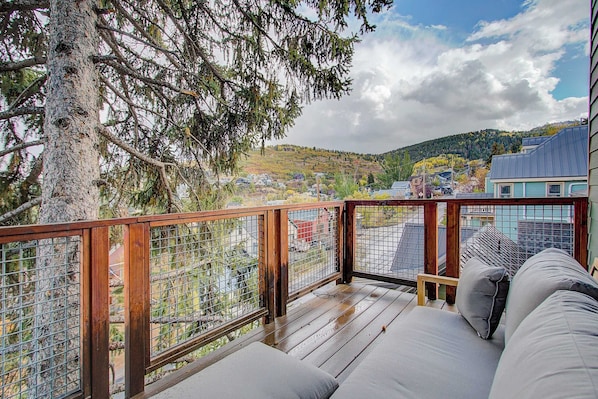 Apartment (4 Bedrooms) | Front of property - Ski-in/ski-out Townhome Steps to Main St & Ski Lift Deck View of Old Town (Park City)