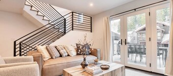 Webster by Avantstay Central Location w/ Hot Tub and Patio