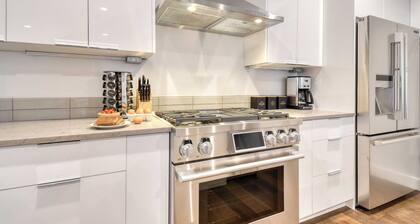 Webster by Avantstay Central Location w/ Hot Tub and Patio