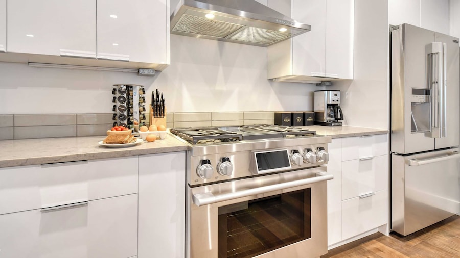 Webster by Avantstay Central Location w/ Hot Tub and Patio