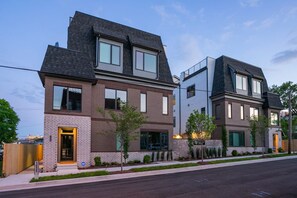 Exterior - Franklin by Avantstay Trendy Townhouse in Great Location w/ Private Roof Top Patio (Nashville)