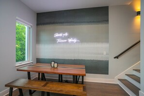 Dining - Franklin by Avantstay Trendy Townhouse in Great Location w/ Private Roof Top Patio (Nashville)