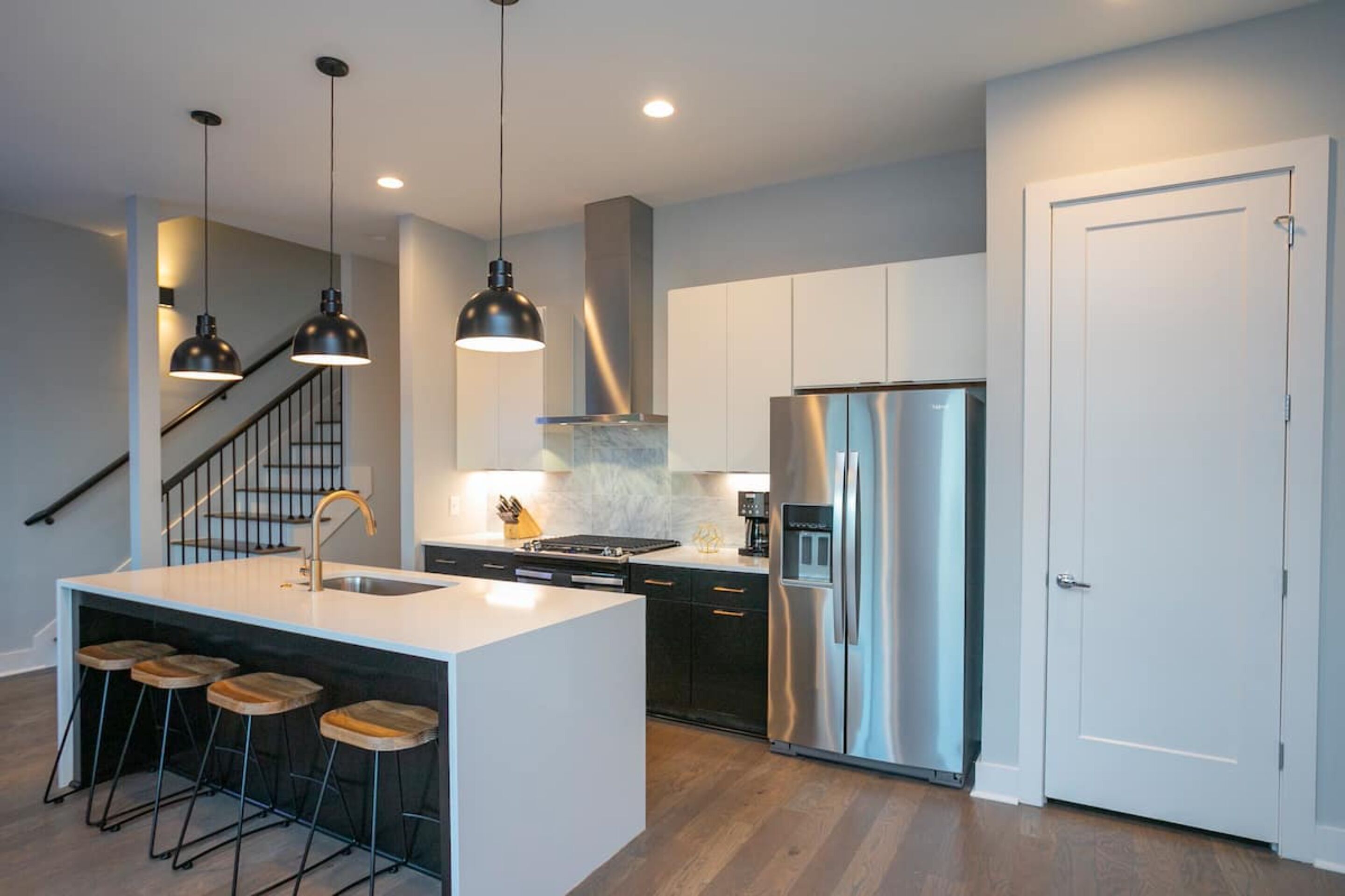 House (4 Bedrooms) | Private kitchen | Fridge, microwave, oven, stovetop