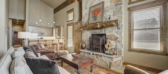 Mont Cervin #32 by Avantstay Ski In Ski Out Home in Silver Lake Village w/ Hot Tub