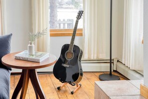 Talo (Multiple Bedrooms) | Sisätilat