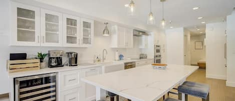 独立别墅 (4 Bedrooms) | 私人厨房 | 冰箱、微波炉、烤箱、炉灶